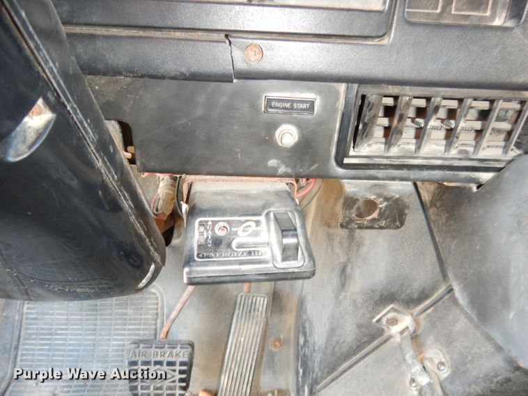 image for item KP9776 1995 International 4700  dump truck