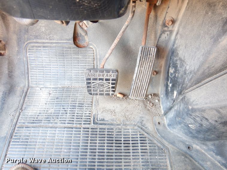 image for item KP9776 1995 International 4700  dump truck