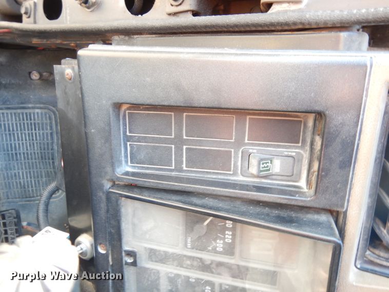 image for item KP9776 1995 International 4700  dump truck