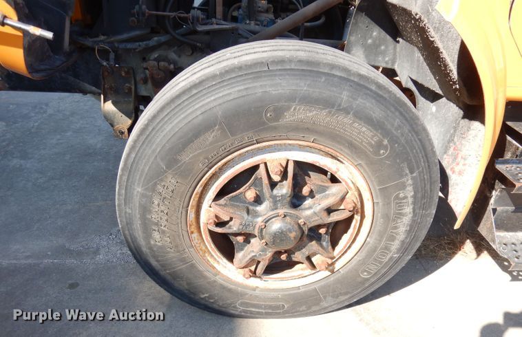 image for item KP9776 1995 International 4700  dump truck