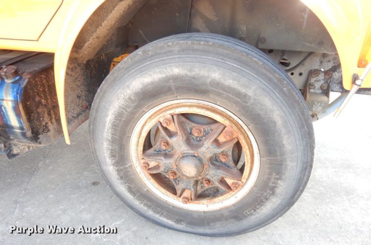 image for item KP9776 1995 International 4700  dump truck