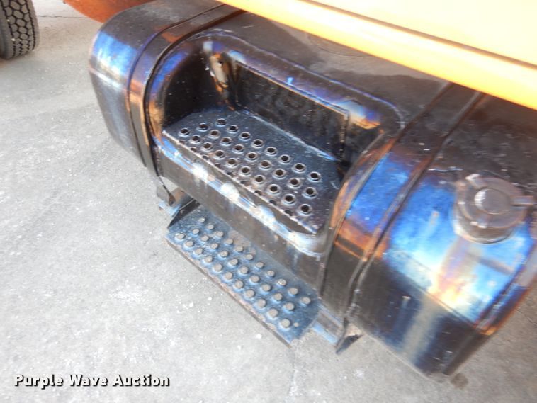 image for item KP9776 1995 International 4700  dump truck