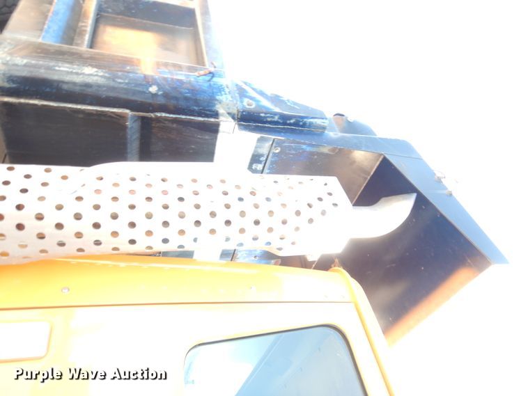 image for item KP9776 1995 International 4700  dump truck