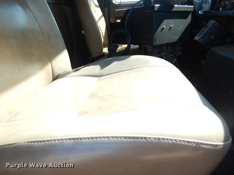 image for item KP9776 1995 International 4700  dump truck