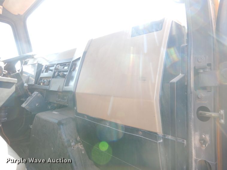 image for item KP9776 1995 International 4700  dump truck