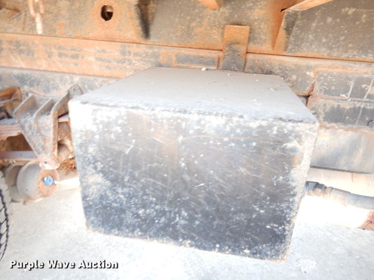 image for item KP9776 1995 International 4700  dump truck