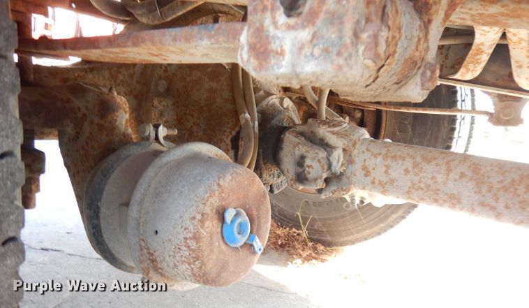 image for item KP9776 1995 International 4700  dump truck