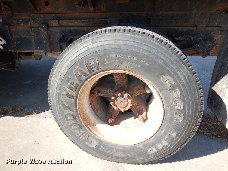 image for item KP9776 1995 International 4700  dump truck