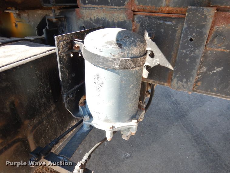 image for item KP9776 1995 International 4700  dump truck