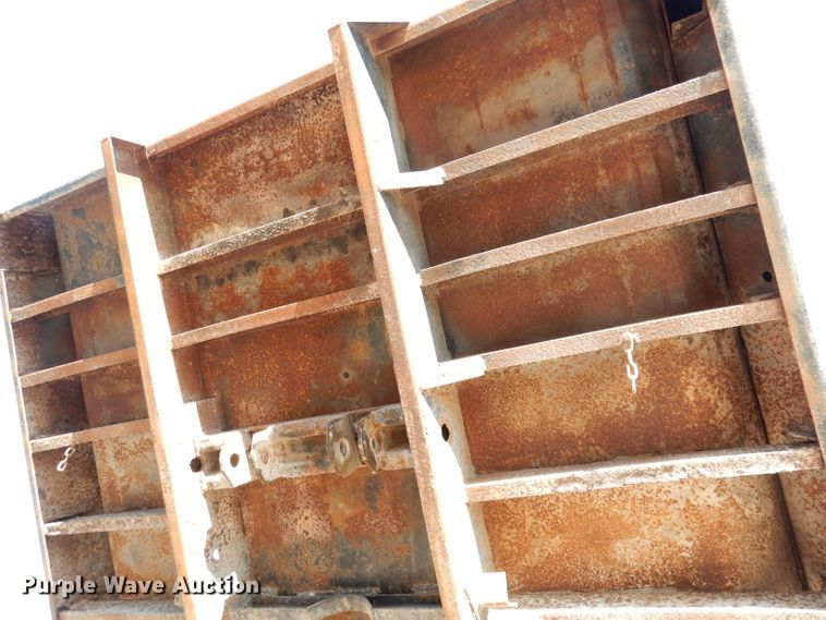 image for item KP9776 1995 International 4700  dump truck