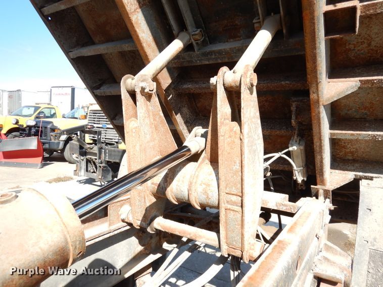 image for item KP9776 1995 International 4700  dump truck