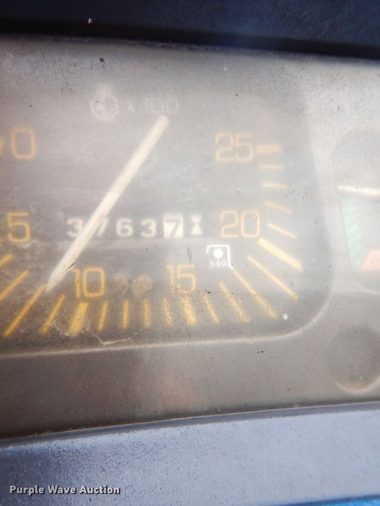 image for item KP9786 1988 Ford 2910  tractor