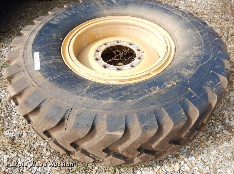image for item KP9831 14.00R24 tire and wheel