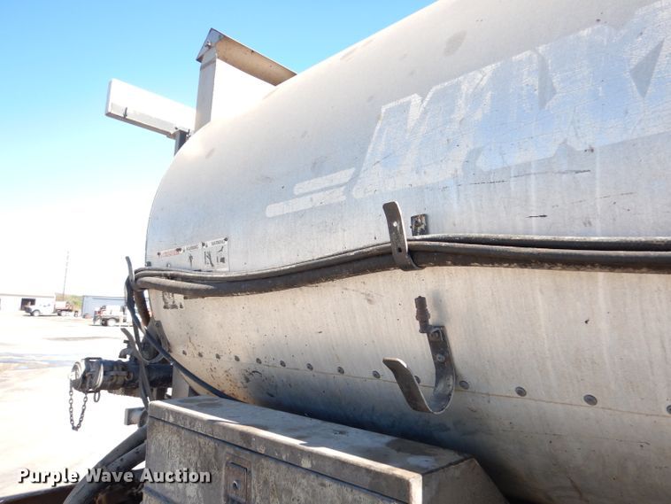 image for item KP9833 2001 Rosco Maximizer  oil distributor bed