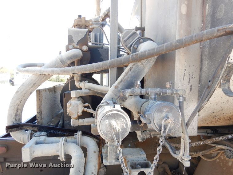 image for item KP9833 2001 Rosco Maximizer  oil distributor bed