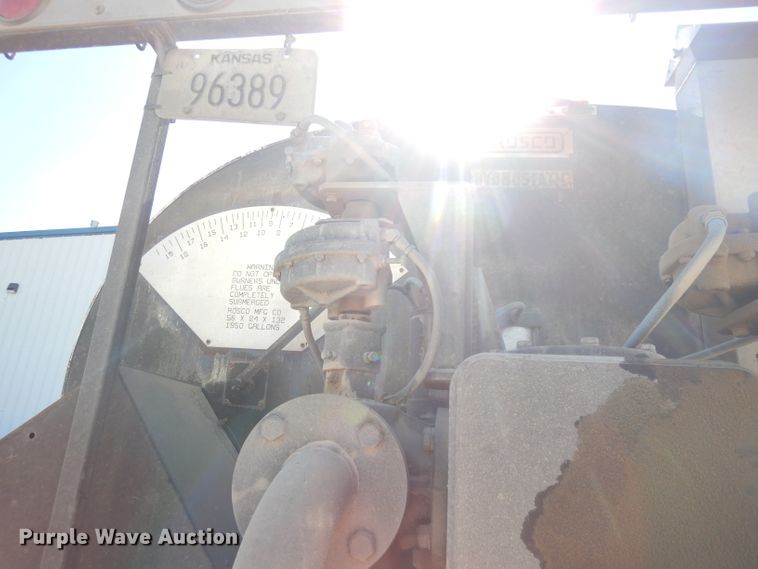 image for item KP9833 2001 Rosco Maximizer  oil distributor bed