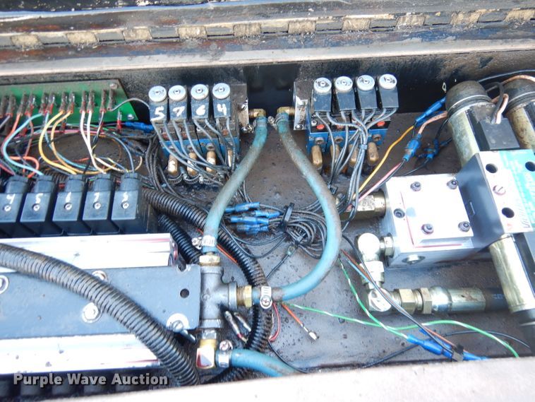 image for item KP9833 2001 Rosco Maximizer  oil distributor bed