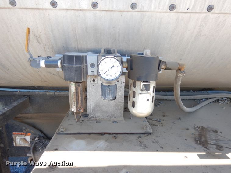 image for item KP9833 2001 Rosco Maximizer  oil distributor bed