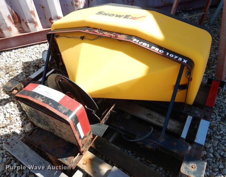 image for item KP9838 Snow Ex Pivot Pro 1075X spreader