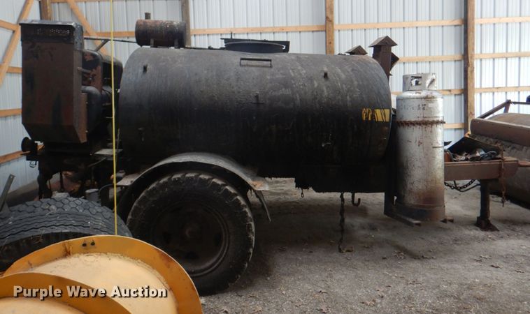 image for item KX9246 Oil distributor trailer