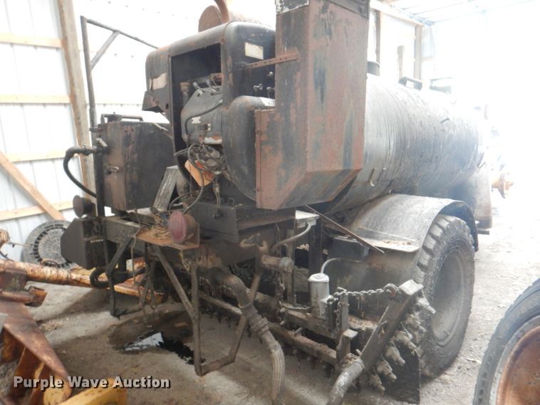 image for item KX9246 Oil distributor trailer