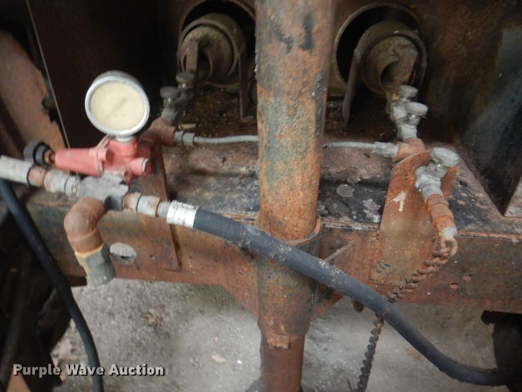 image for item KX9246 Oil distributor trailer