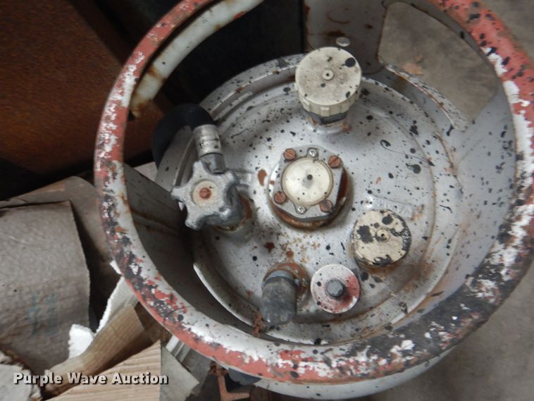 image for item KX9246 Oil distributor trailer