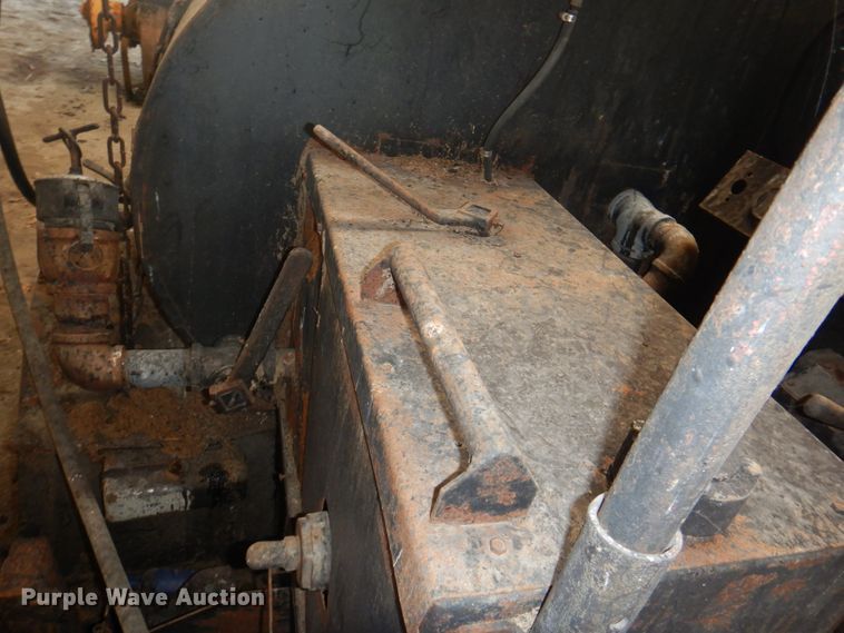 image for item KX9246 Oil distributor trailer