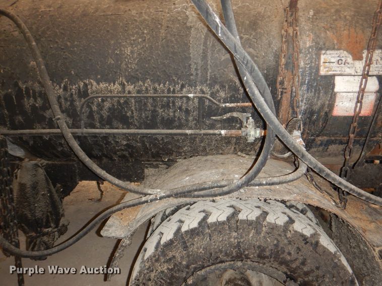 image for item KX9246 Oil distributor trailer