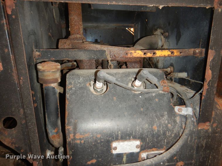 image for item KX9246 Oil distributor trailer