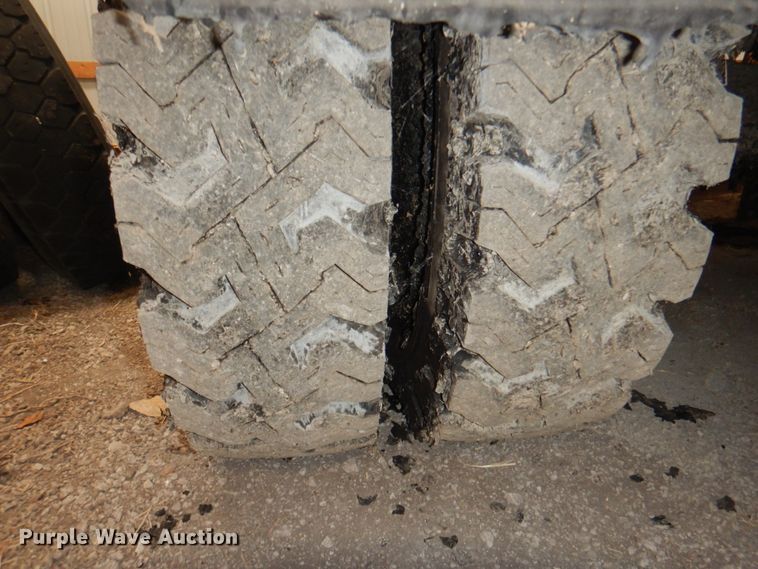 image for item KX9246 Oil distributor trailer