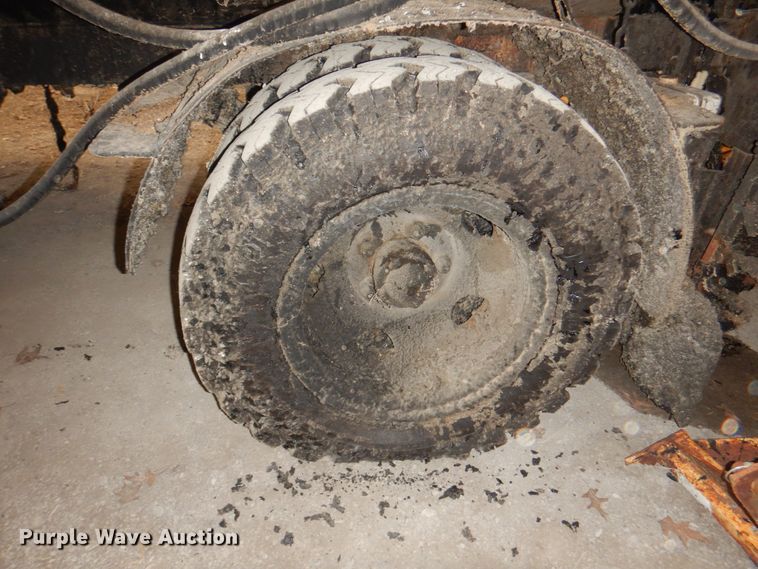 image for item KX9246 Oil distributor trailer