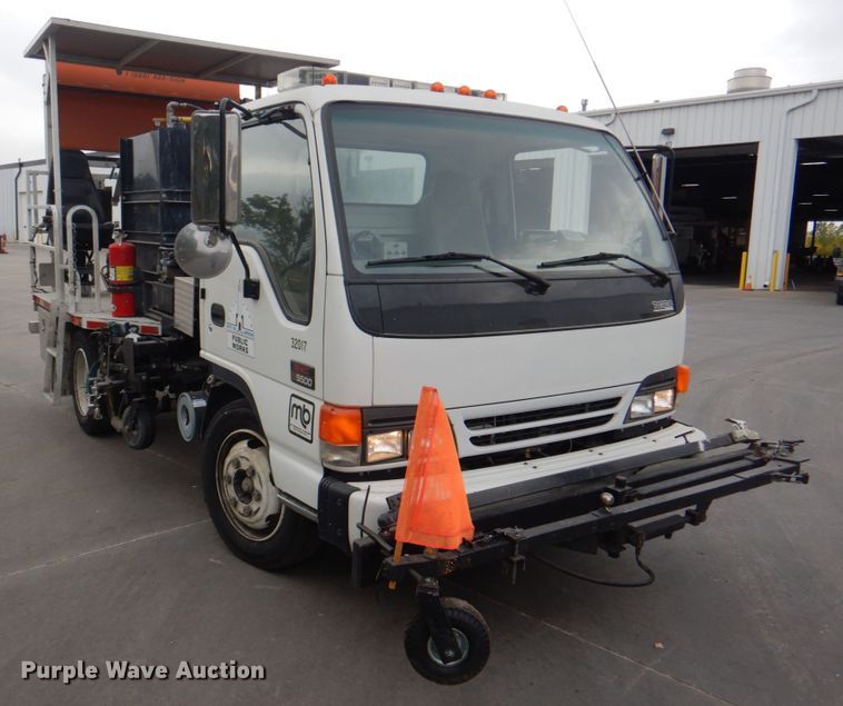 image for item KX9275 2004 GMC W5500  paint striper truck