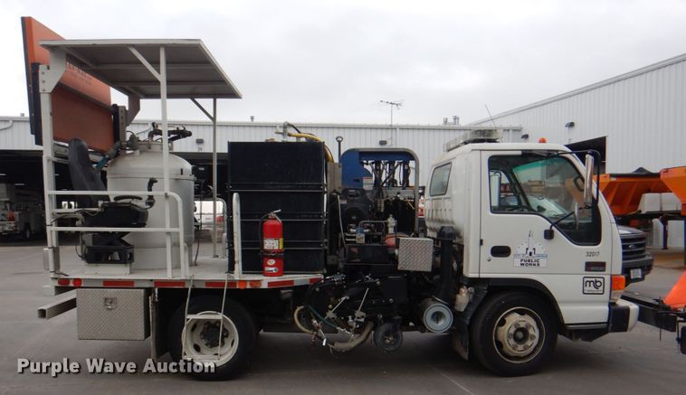 image for item KX9275 2004 GMC W5500  paint striper truck