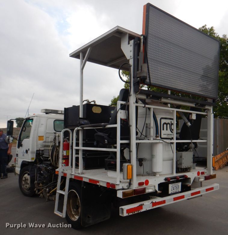 image for item KX9275 2004 GMC W5500  paint striper truck