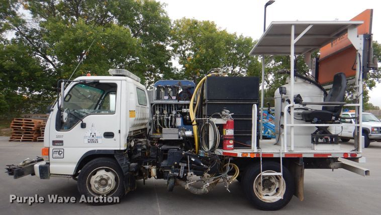 image for item KX9275 2004 GMC W5500  paint striper truck