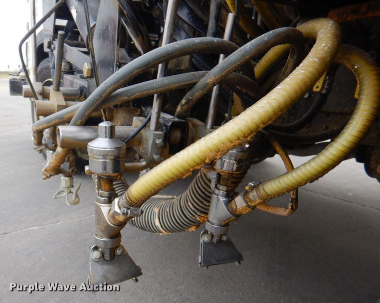 image for item KX9275 2004 GMC W5500  paint striper truck