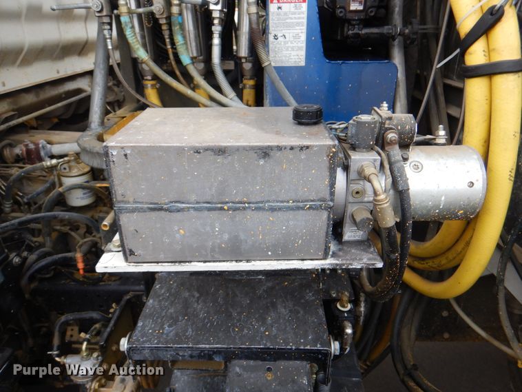 image for item KX9275 2004 GMC W5500  paint striper truck