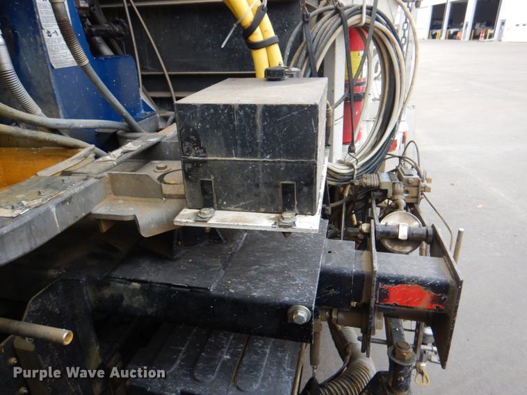 image for item KX9275 2004 GMC W5500  paint striper truck