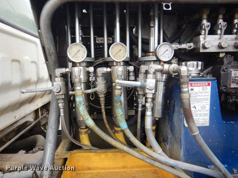 image for item KX9275 2004 GMC W5500  paint striper truck