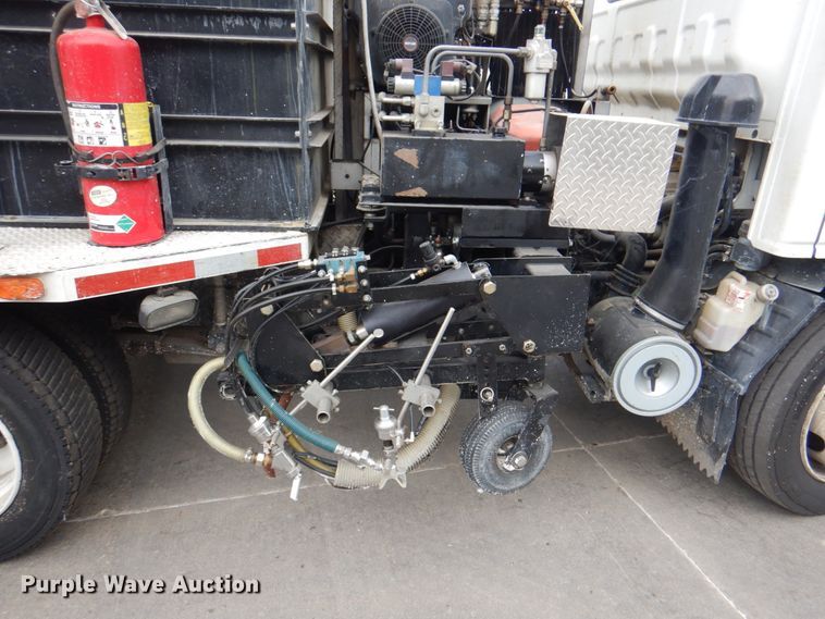 image for item KX9275 2004 GMC W5500  paint striper truck