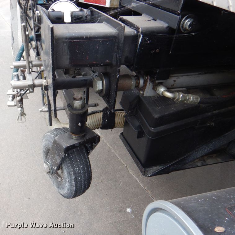 image for item KX9275 2004 GMC W5500  paint striper truck