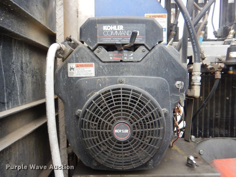 image for item KX9275 2004 GMC W5500  paint striper truck