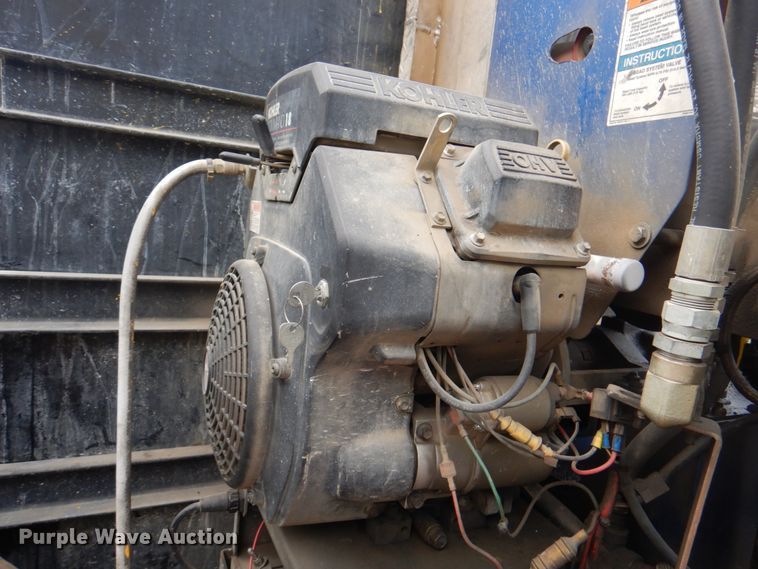 image for item KX9275 2004 GMC W5500  paint striper truck