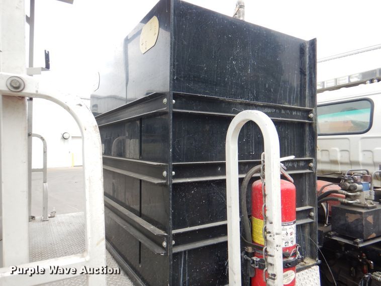 image for item KX9275 2004 GMC W5500  paint striper truck