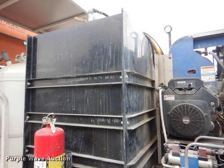 image for item KX9275 2004 GMC W5500  paint striper truck