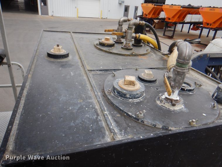 image for item KX9275 2004 GMC W5500  paint striper truck