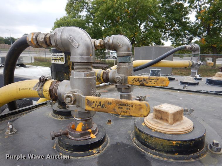 image for item KX9275 2004 GMC W5500  paint striper truck