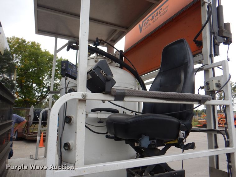 image for item KX9275 2004 GMC W5500  paint striper truck