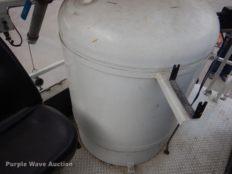 image for item KX9275 2004 GMC W5500  paint striper truck